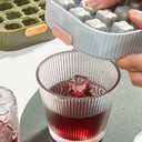 قالب مكعبات ثلج 2 دور علي شكل علبة لتبريد العصائر و المشروبات بغطاء محكم الغلق