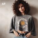 Kindness Is Golden كروب توب اوفر سايز باللون الرمادي