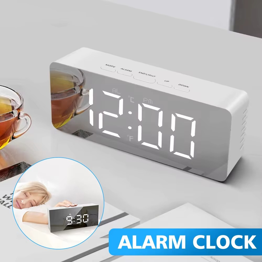 ساعة ديجيتال بمنبه وشاشة عرض للوقت والتاريخ ودرجة الحرارة - قابلة للشحن