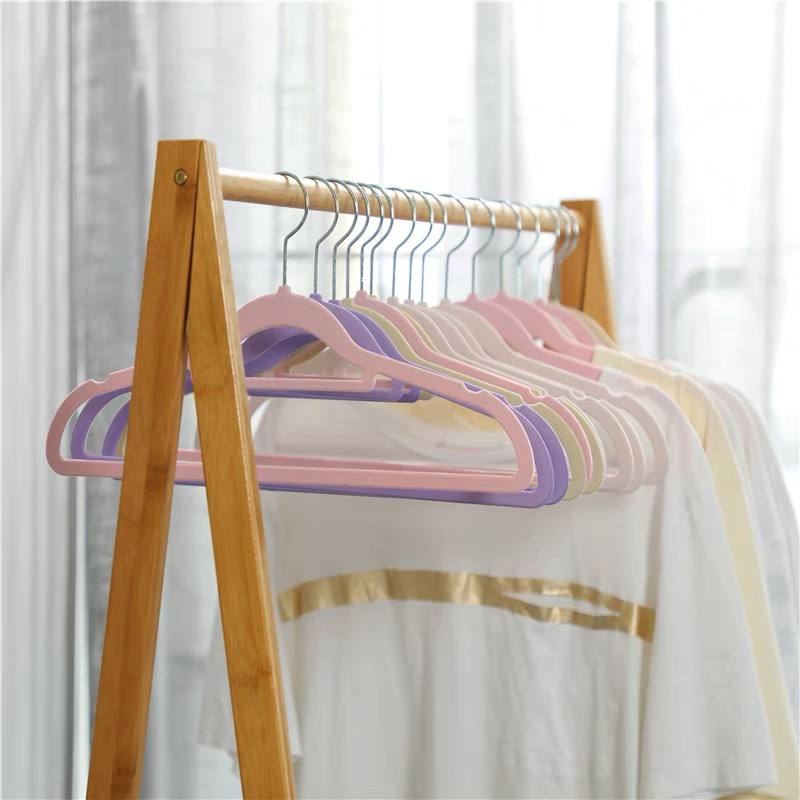 شماعة ملابس قطيفة للحفاظ علي الملابس 5 قطع