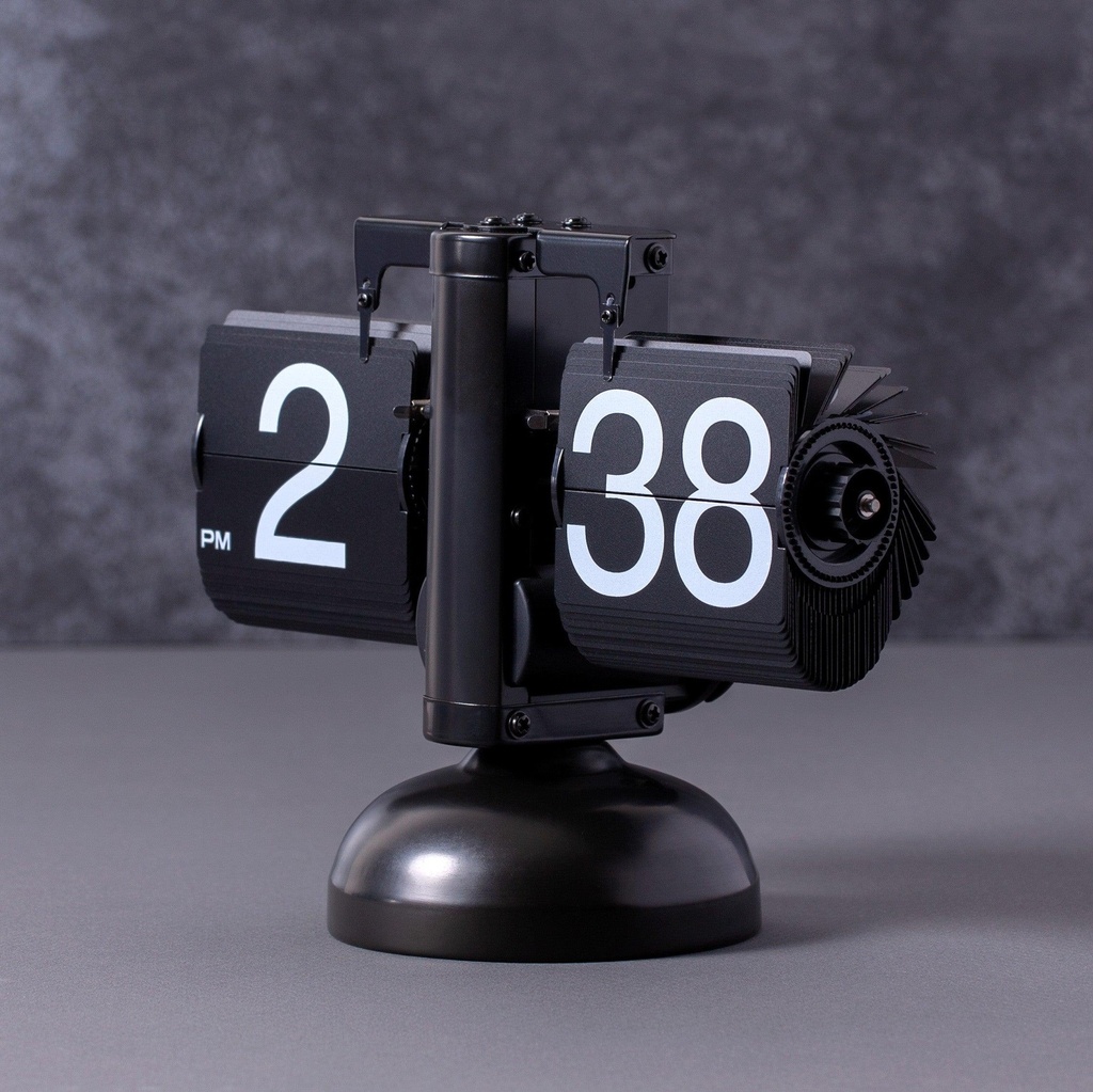 ساعة مكتب رقمية قلابة بتصميم كلاسيكي عتيق تعمل بالبطارية