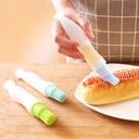 فرشة لتوزيع ودهن الزيت بخزان لسهولة الاستخدام وقت الطبخ والشوي