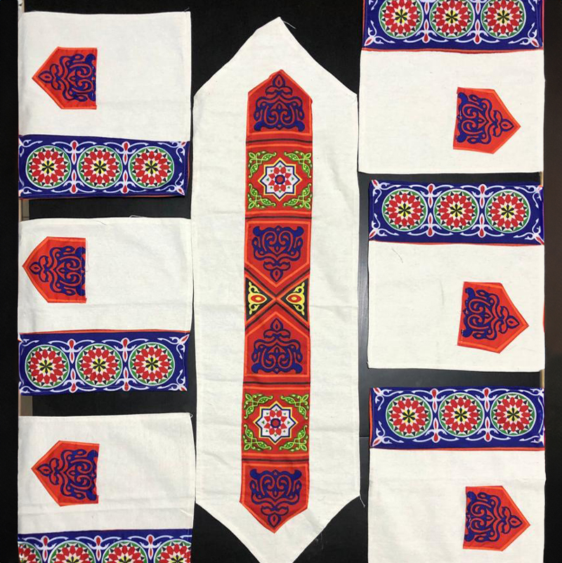 طقم مفرش سفرة رانر 7 قطع  بالوان مختلفة