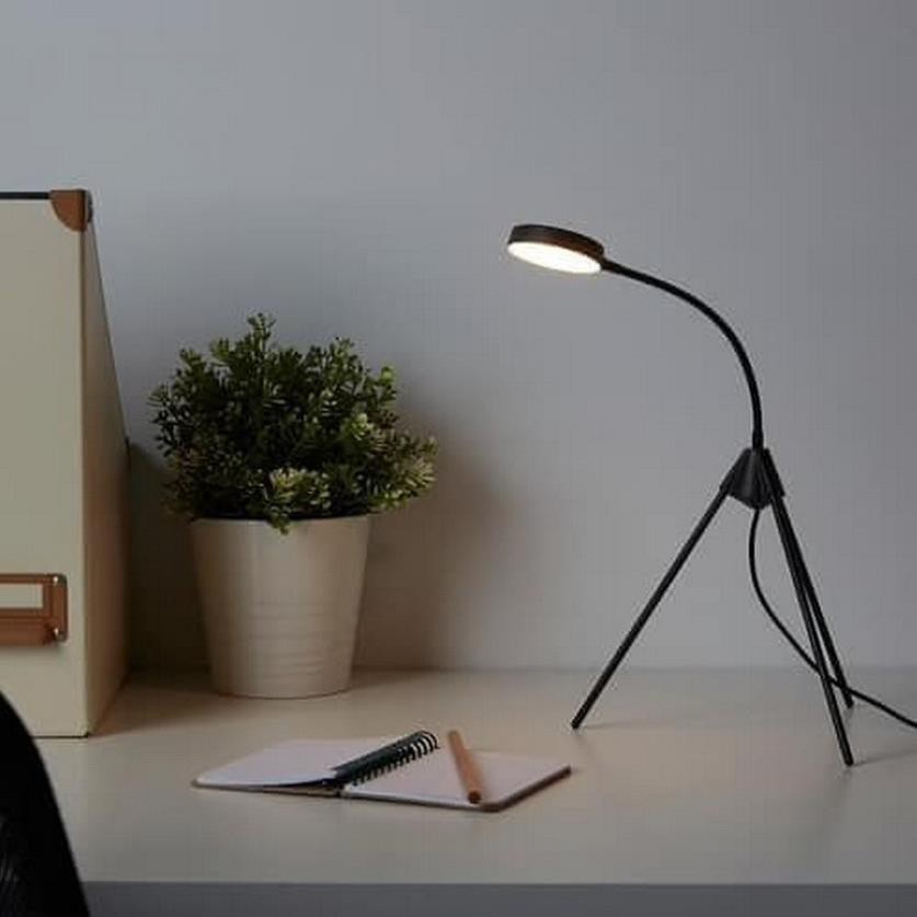 اباجوره وكشاف ليد للمكتب مرن للتحكم في زاوية الضوء