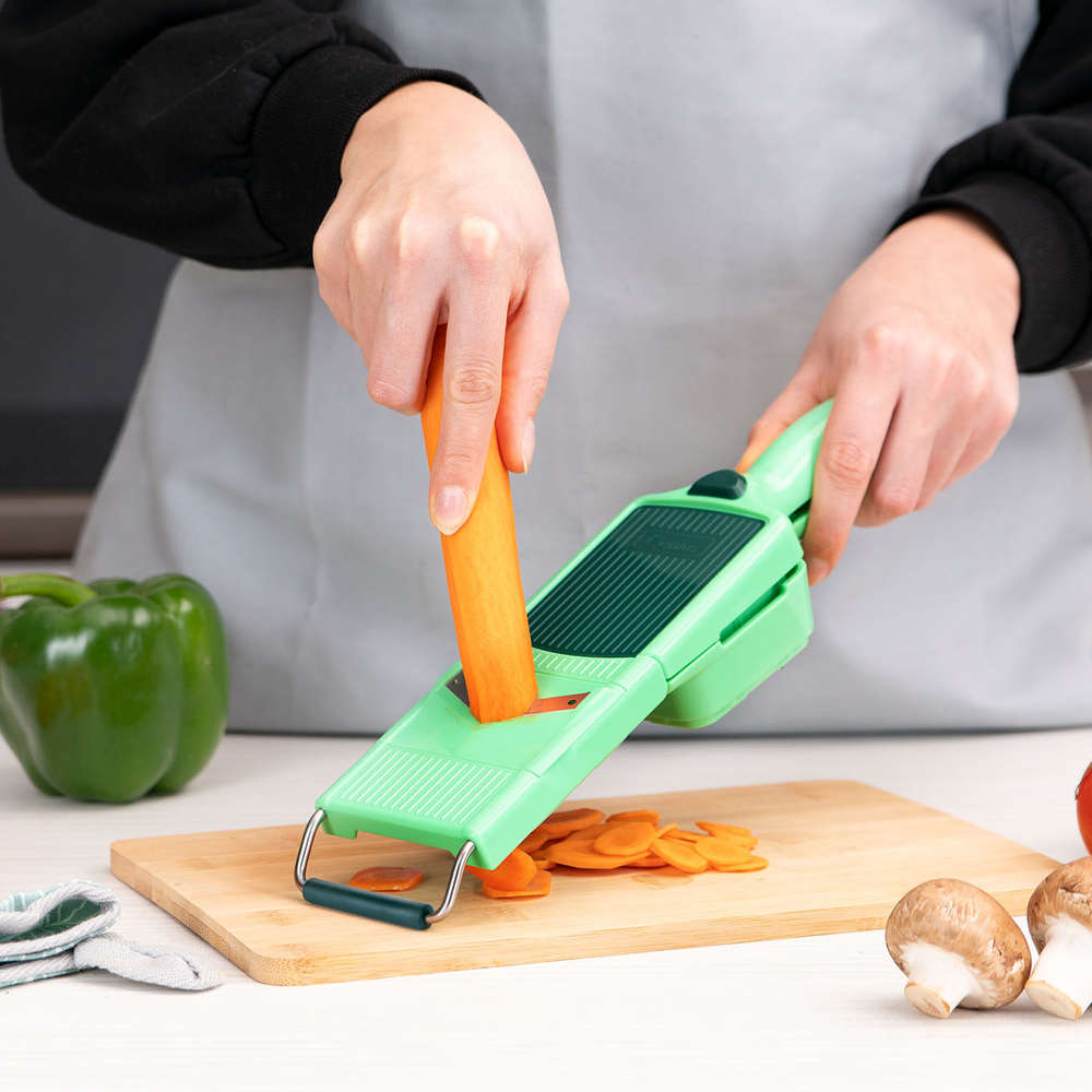 قطاعة ومبشرة للخضار والفواكه والجبن مع علبة عملية وسهلة الاستخدام