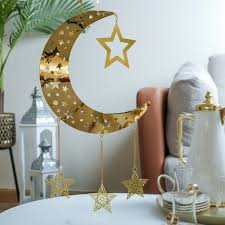 عليقة هلال ذهبي مضئ مع نجوم لاجواء رمضانية مميزة