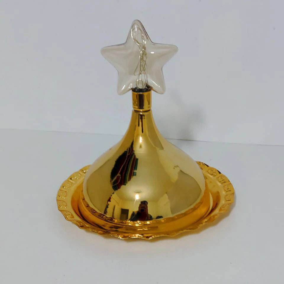 طبق ذهبي بغطاء مضئ نجمة وهلال لتقديم الكحك والكاندي والمكسرات