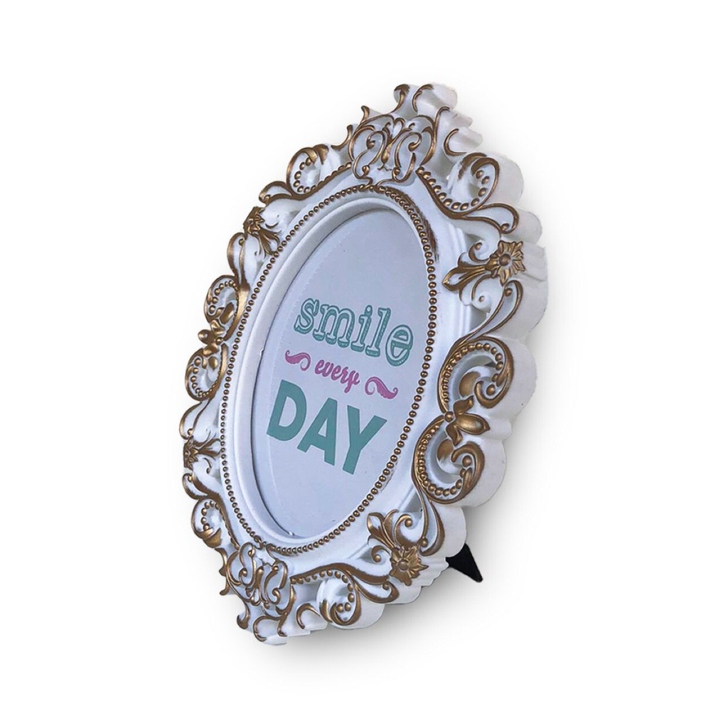 برواز صور شيك بإطار ابيض في ذهبي بحامل