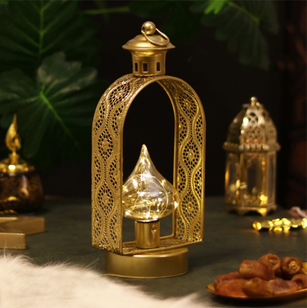فانوس شباك ذهبي بلمبة مضيئة علي شكل قبة السلطان