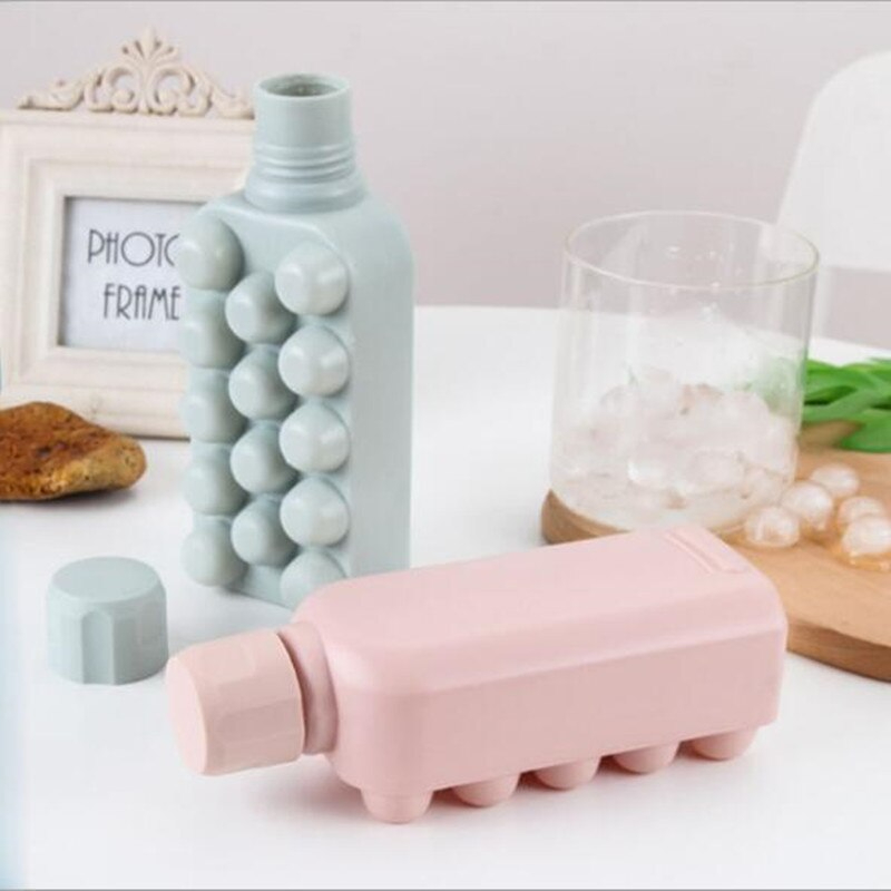 زجاجة لصنع مكعبات الثلج لتبريد العصائر والمشروبات