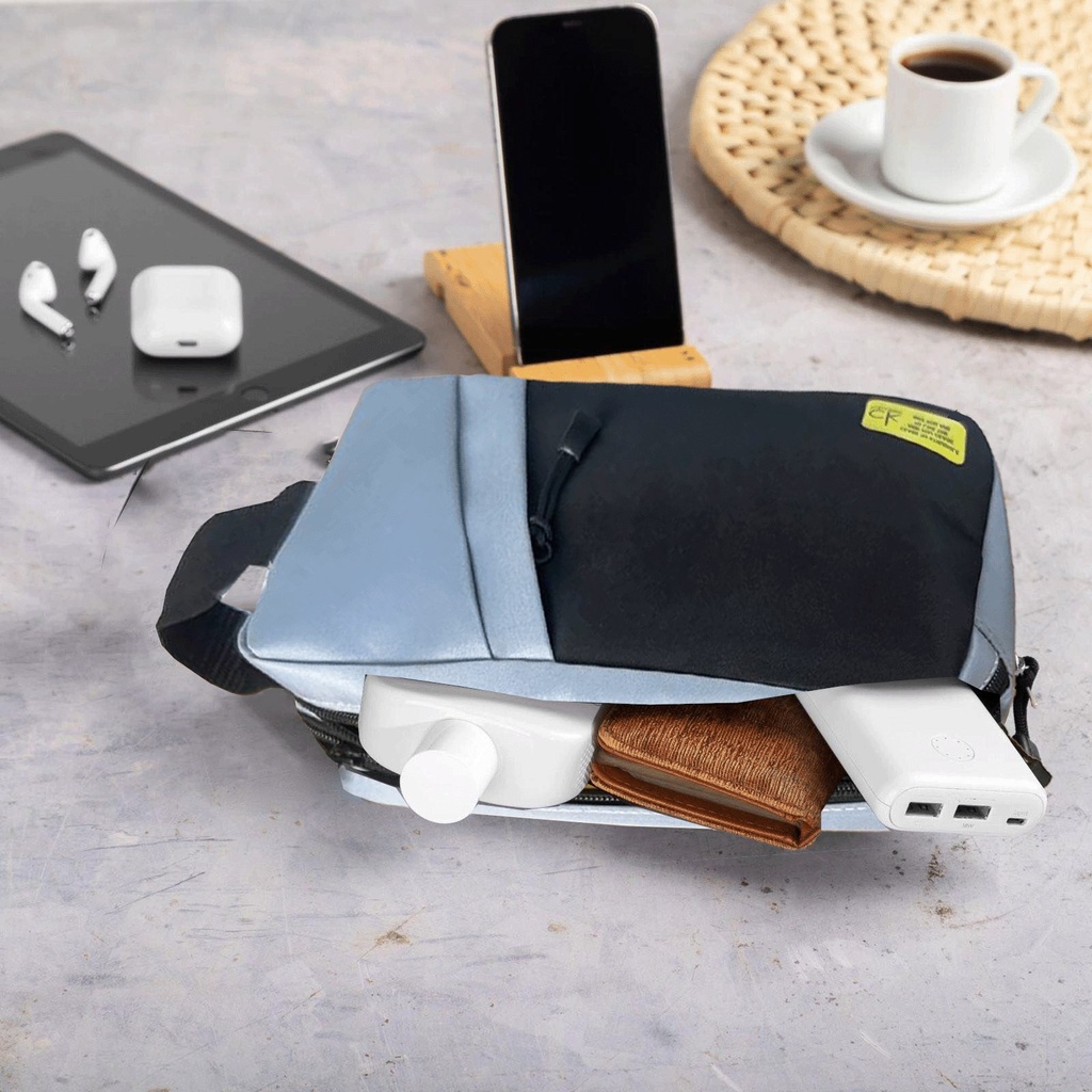 شنطة يد رجالي وتربروف ب 3 جيوب واسعة لحمل كل المتعلقات