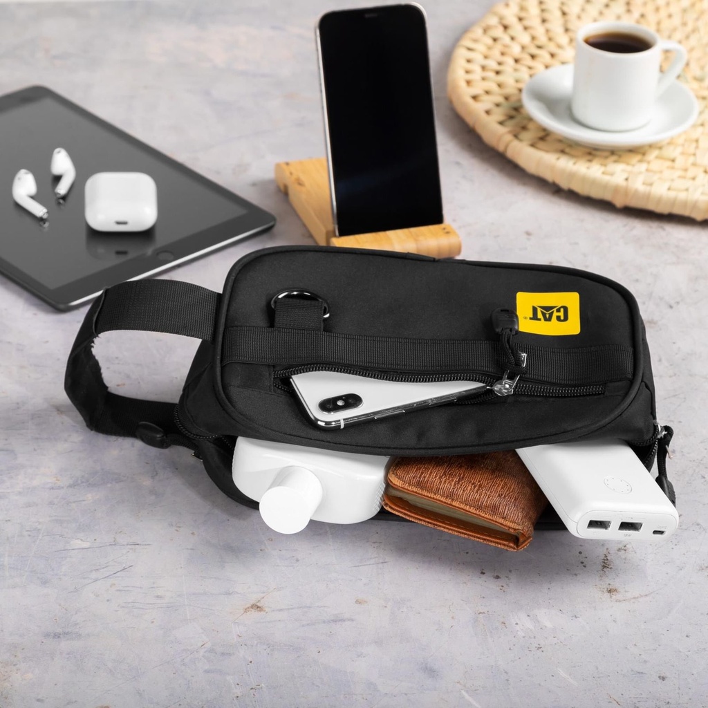 شنطة يد رجالي بثلاث جيوب واسعة وتربروف للحفاظ علي المحتويات