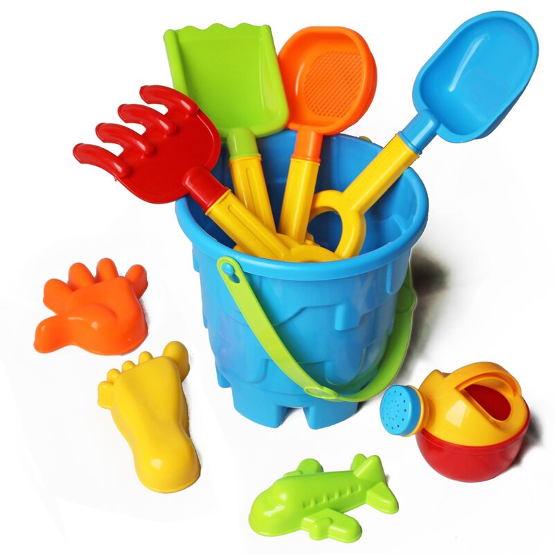 جردل وجاروف الرمل ولعب الشاطئ للأطفال والإستمتاع بالبحر