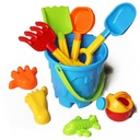 جردل وجاروف الرمل ولعب الشاطئ للأطفال والإستمتاع بالبحر