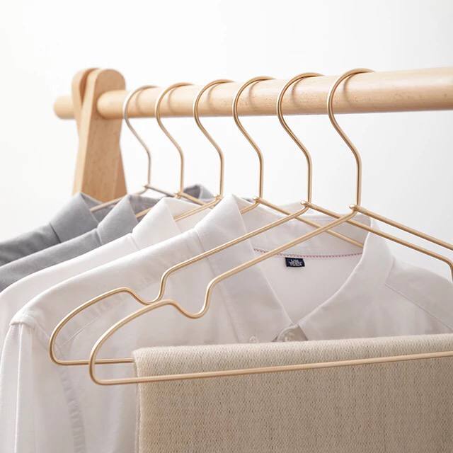 طقم شماعات معدن 10 قطع لتعليق الملابس والحفاظ عليها