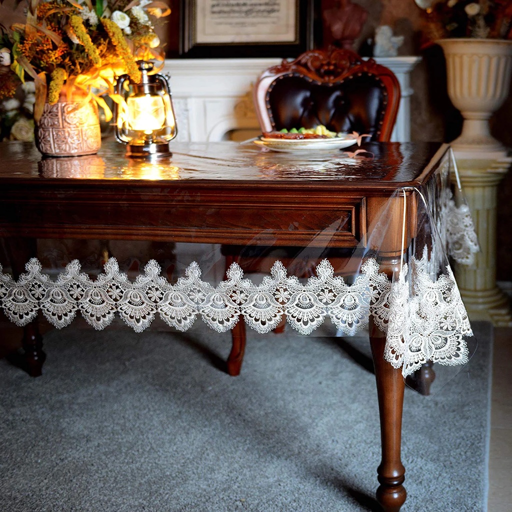 مفرش وتربروف شفاف مع حروف دانتيل أنيقة للسفرة وترابيزة المطبخ