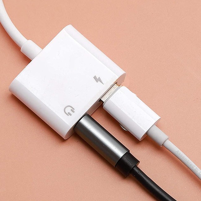 iPhone Adaptor to Charge &amp; Use Aux Earphones Simultaneously