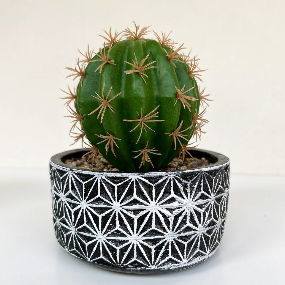 اصيص صبار صناعي من الفخار مزخرف باللون الابيض والاسود لتجديد الديكور