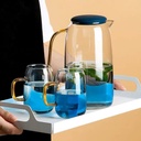 براد زجاجي انيق 1400 ملي مع اكواب لتقديم الشاي والعصائر بيد وغطاء سيليكون