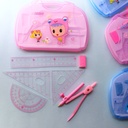 علبة ادوات هندسية 7 قطع تتكون من برجل ومنقلة و2 مثلث واستيكة لدراسة الرياضيات