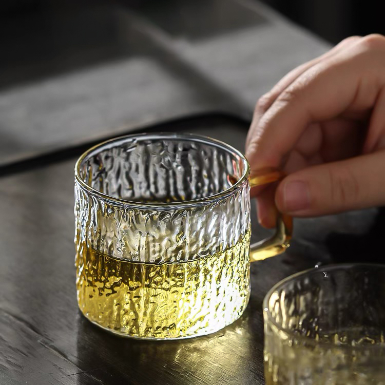 كوباية زجاج منقرش 120 ملي بيد ذهبي لتقديم وشرب الشاي والقهوة للضيوف