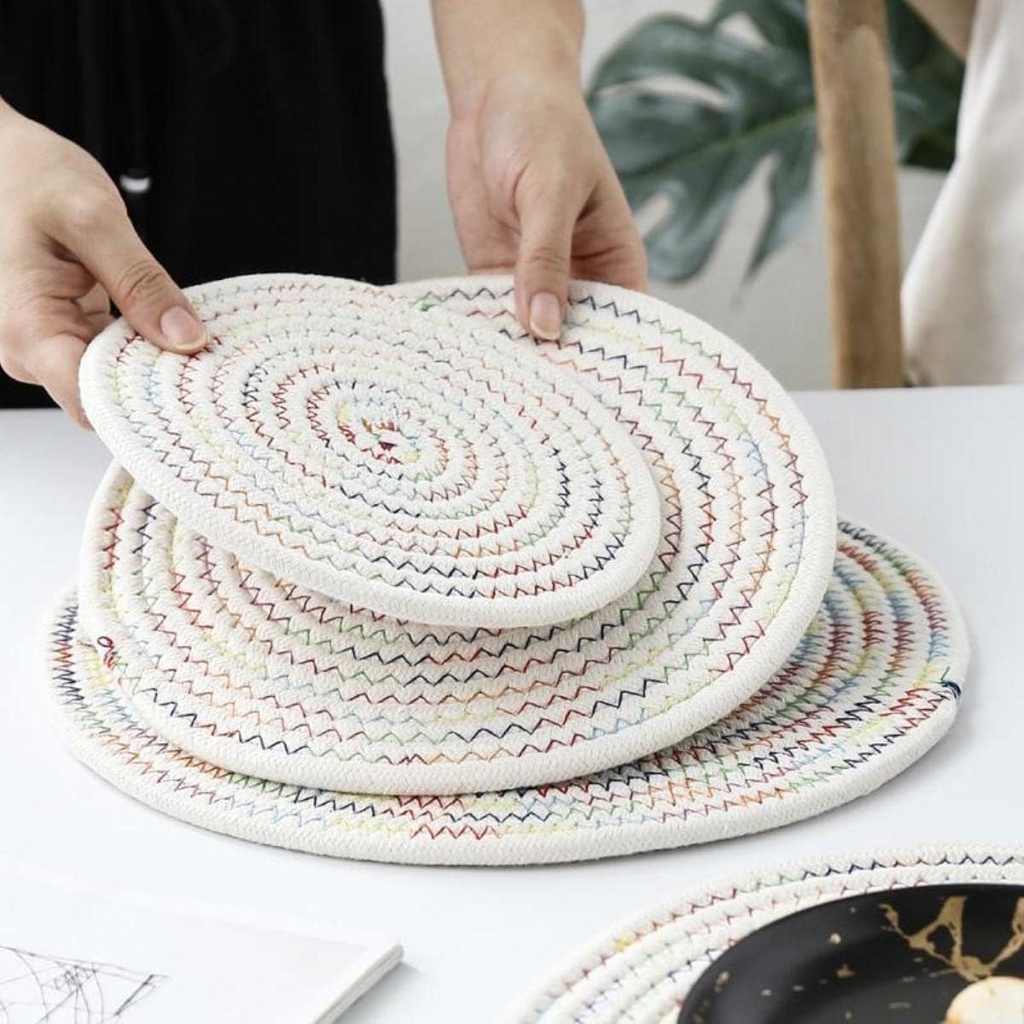 طقم كوسترات هاند ميد 4 قطع بمقاسات مختلفة لحمل الاكواب والحلل للسفرة والمطبخ