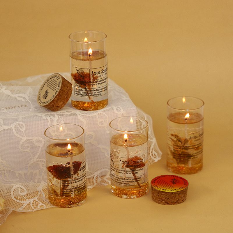 شمعة معطرة في برطمان زجاج بورد طبيعي وجليتر ذهبي من الداخل بغطاء لتعطير الأجواء