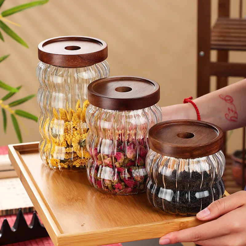 طقم برطمانات زجاجي 3 قطع بمقاسات مختلفة لحفظ وتنظيم الحبوب والبقوليات والتوابل والشاي والسكر بغطاء خشبي محكم الغلق