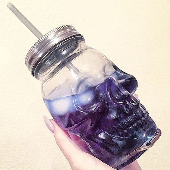 مج جمجمة 850 ملي بطريقتين للشرب وشاليموه و2 غطاء محكمين الغلق لمنع وقوع العصائر