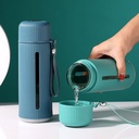 زجاجة مياه 500 ملي بغطاء محكم الغلق ويد لسهولة الحمل من الزجاج بكفر بلاستيك برسومات وأشكال ثري دي