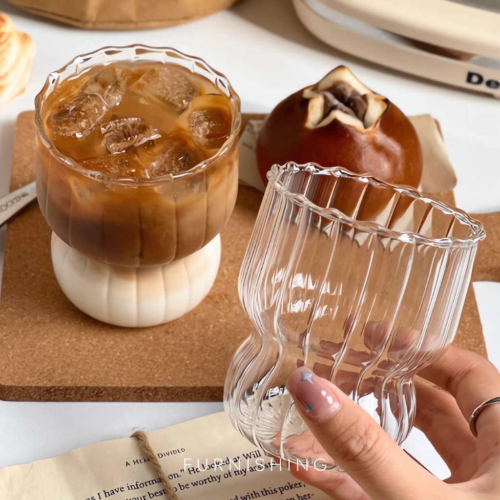 كوباية متدرجة 260 ملي زجاج شفاف مضلع لشرب وتقديم العصائر والنسكافيه واللاتيه للضيوف بشكل شيك