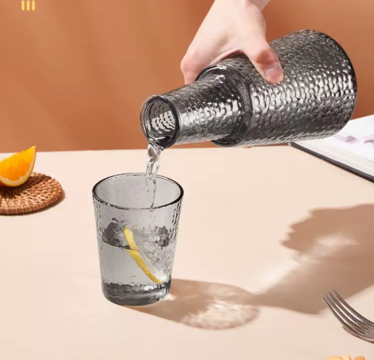 طقم قطعتين لتقديم العصائر والمشروبات الرمضانية للضيوف وقت العزومات بشكل شيك من الزجاج