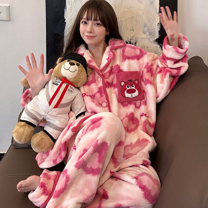 بيجامه لوتسو  أبو الأحضان فرو مبطنه من الداخل بجيب وزراير للتدفئة والتغلب علي برد الشتاء