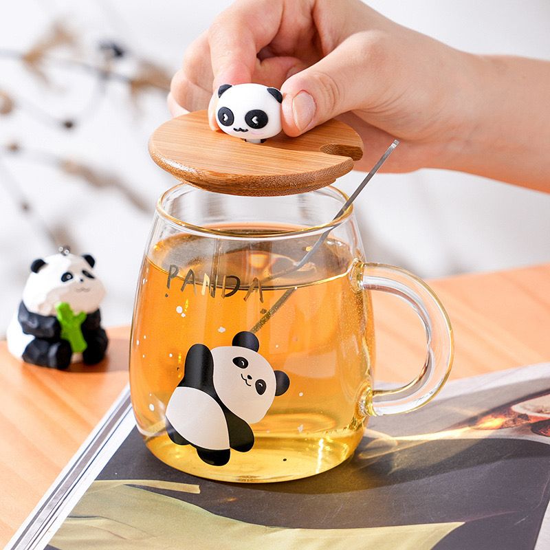 مج باندا زجاج 450 ملي بغطاء خشبي ومعلقة استانليس ستيل ويد لشرب وتقديم النسكافيه واللاتيه والهوت شوكلت