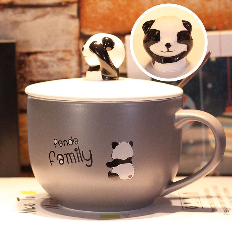 مج باندا بورسلين 500 ملي بغطاء ثري دي ومعلقة استانليس ستيل ويد لشرب وتقديم الهوت شوكلت والفروت سلاط والكورن فليكس