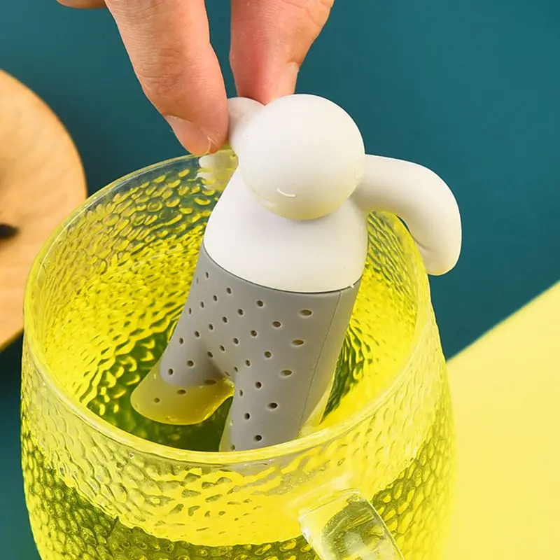 مصفاة شاي وأعشاب للإستمتاع بالمشروبات الساخنة على شكل انسان