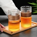 كوباية زجاج منقرش 500 ملي لشرب وتقديم المشروبات الباردة والساخنة بجزء خشبي عازل للحرارة قابل للفك والتركيب