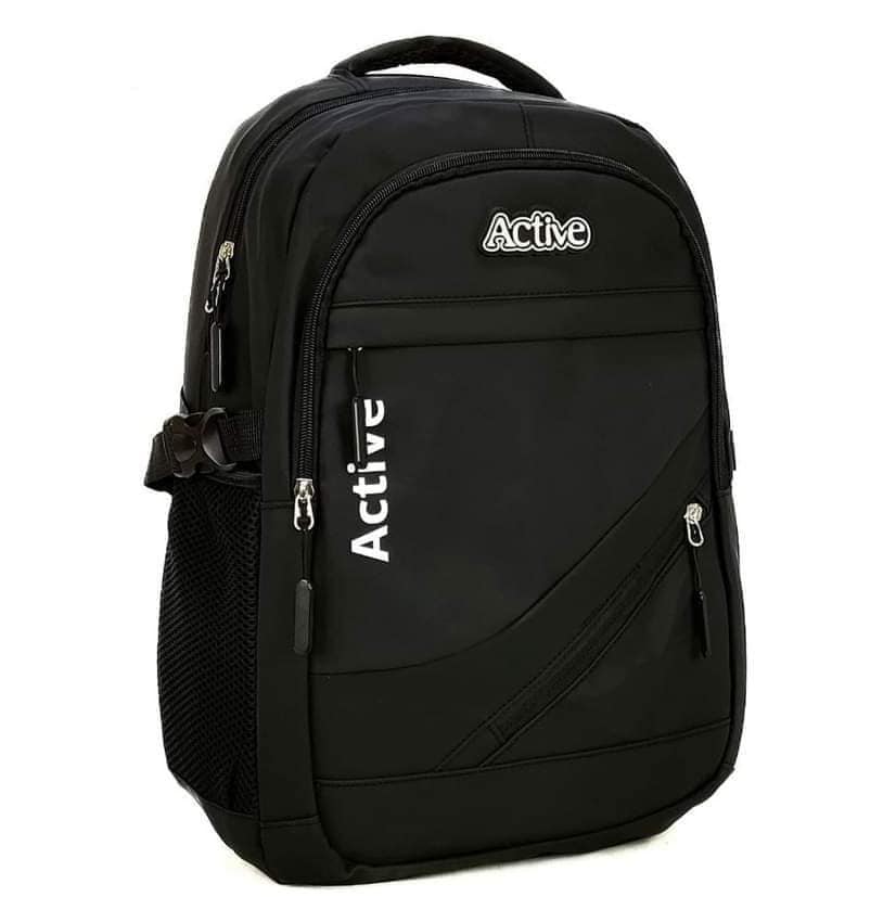 شنطة ظهر كبيرة مقسمة من الداخل مع جيوب خارجية بمخرج يو اس بي