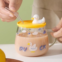 [HH00008863] مج زجاج 450 ملي بغطاء سيليكون مزين ببطة وشاليموه لسهولة الشرب للمشروبات الساخنة والباردة بيد