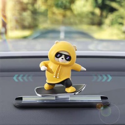 اكسسوار باندا متزلج لتزيين تابلوه السيارة